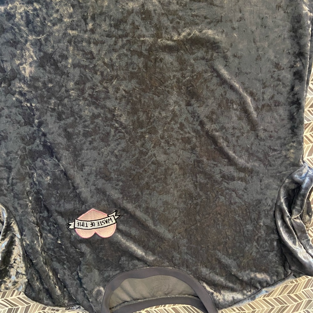 velvet material t shirt size XXL